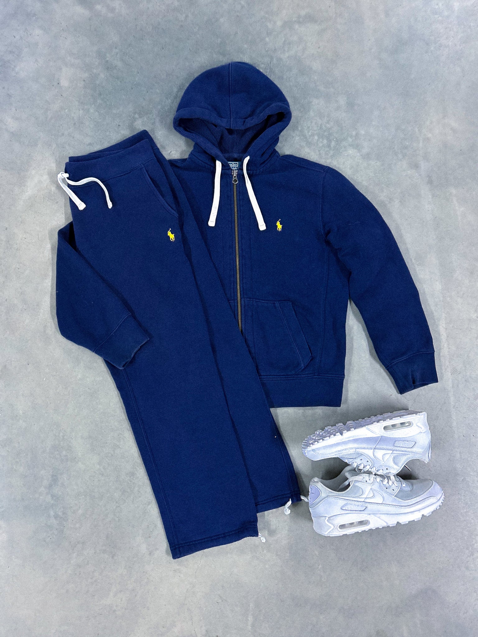 VINTAGE OUTFIT MYSTERY BOX (2 PIECES)